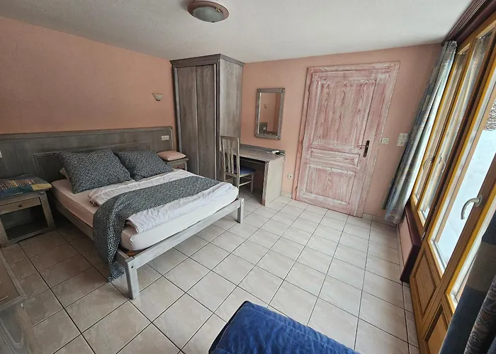 Апартаменты Le Chant De La Riviere